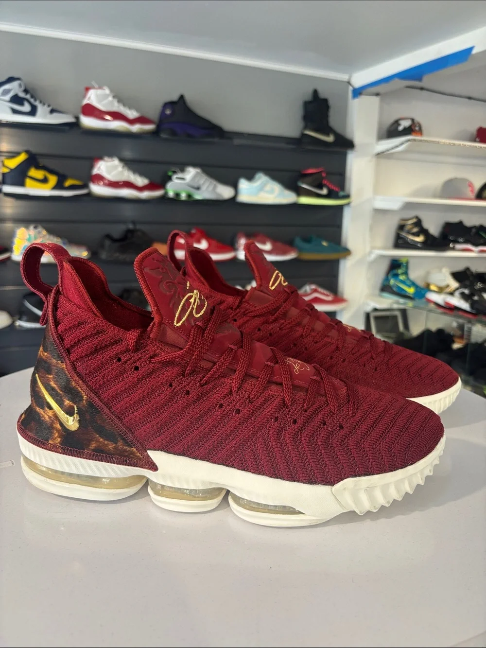 Nike LeBron ’16’ King Mens Size 12